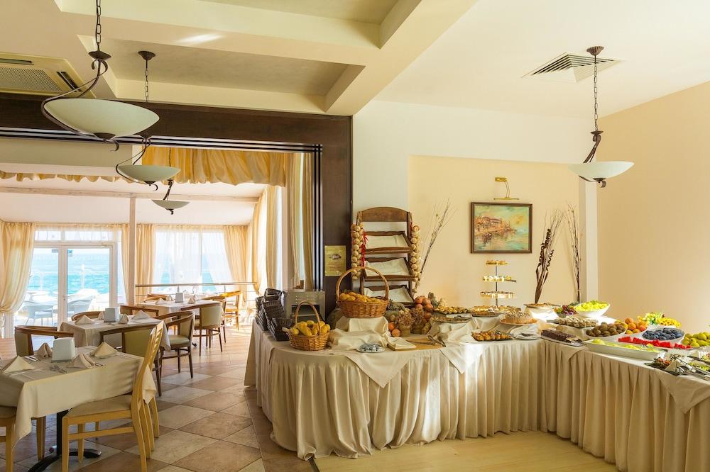 restaurant-cafeteria