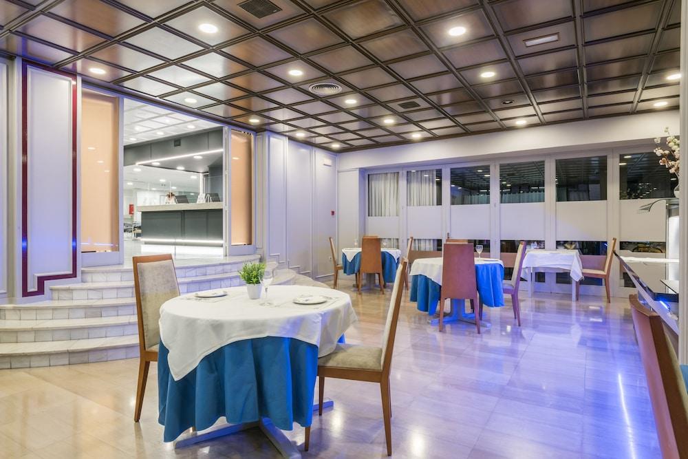 restaurant cafeteria