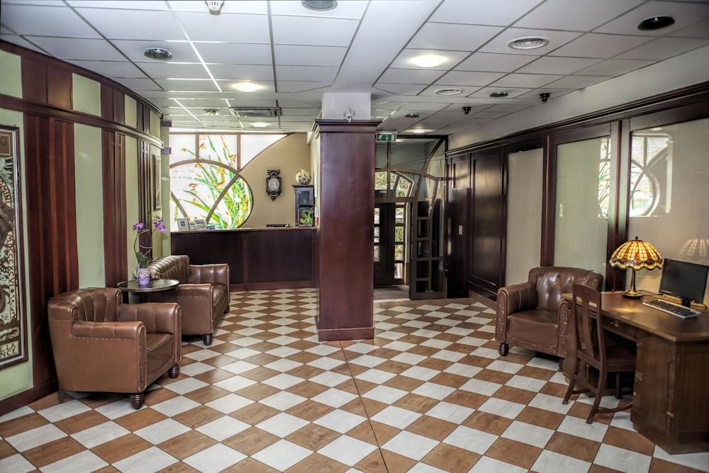 lobby