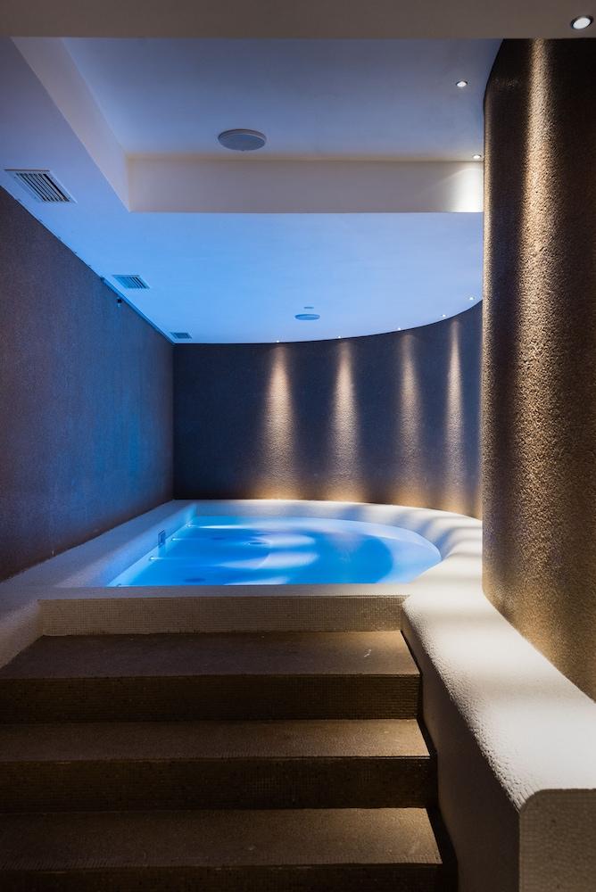 swimming pool spa