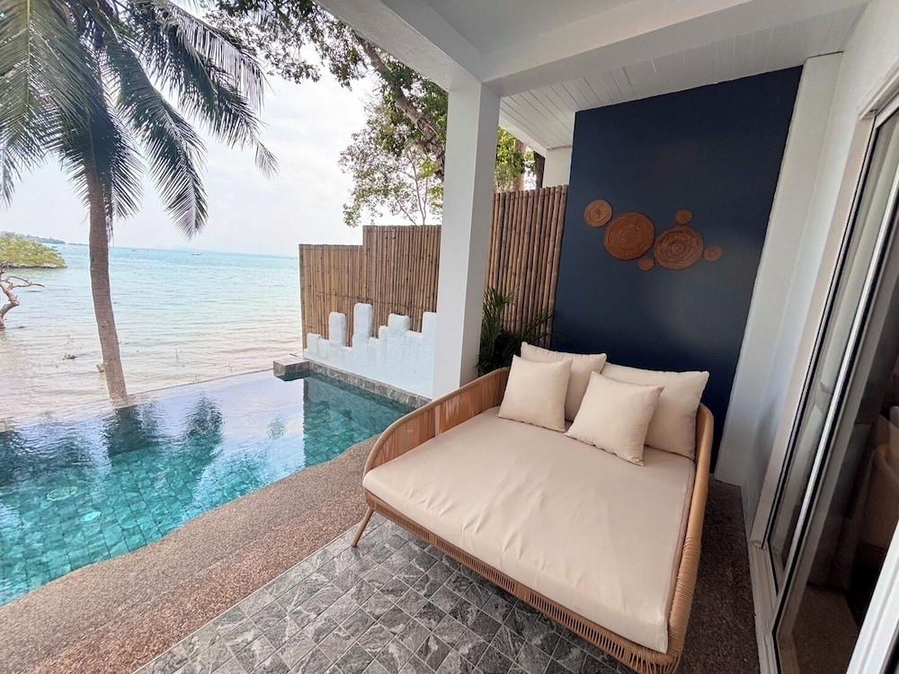 swimming pool spa
