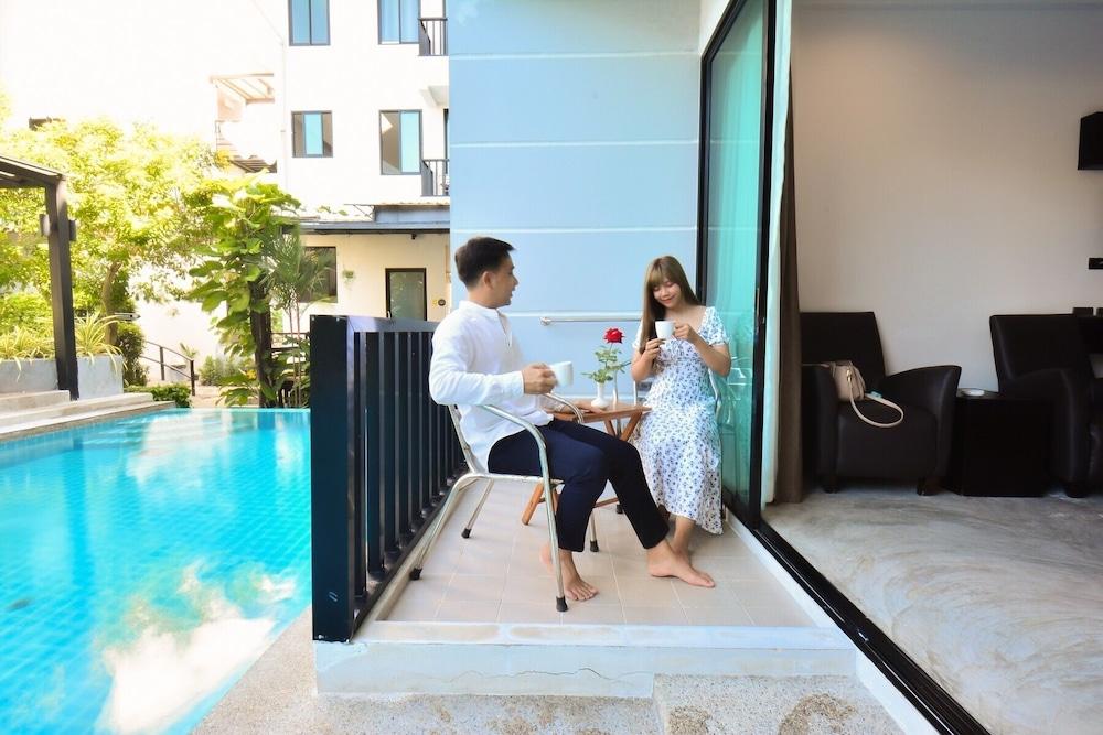 swimming pool spa