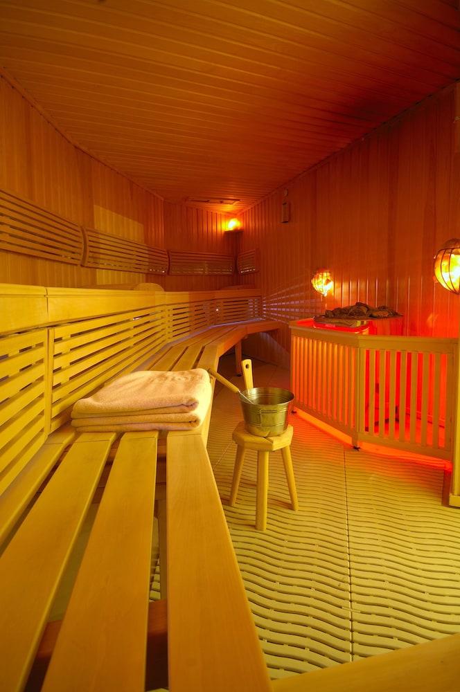 swimming pool spa