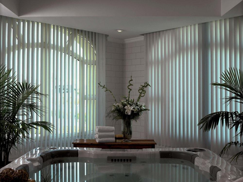 swimming pool spa