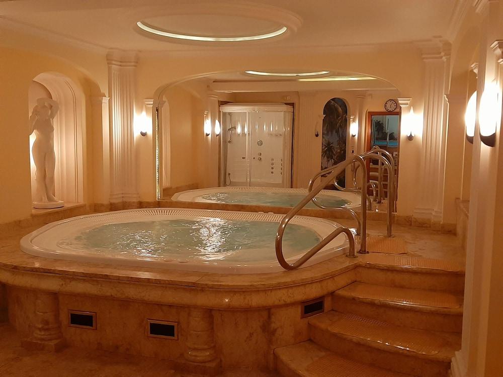 swimming pool spa