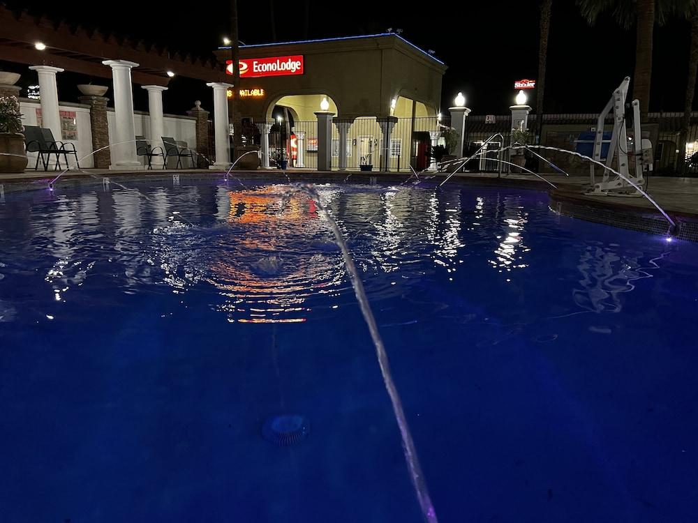 swimming pool spa