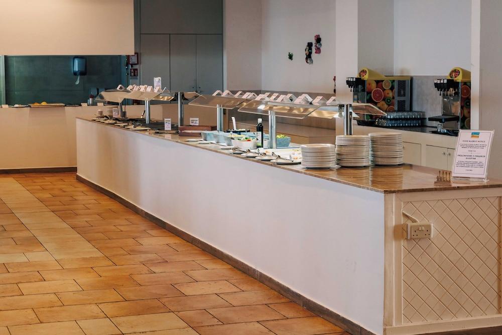restaurant cafeteria