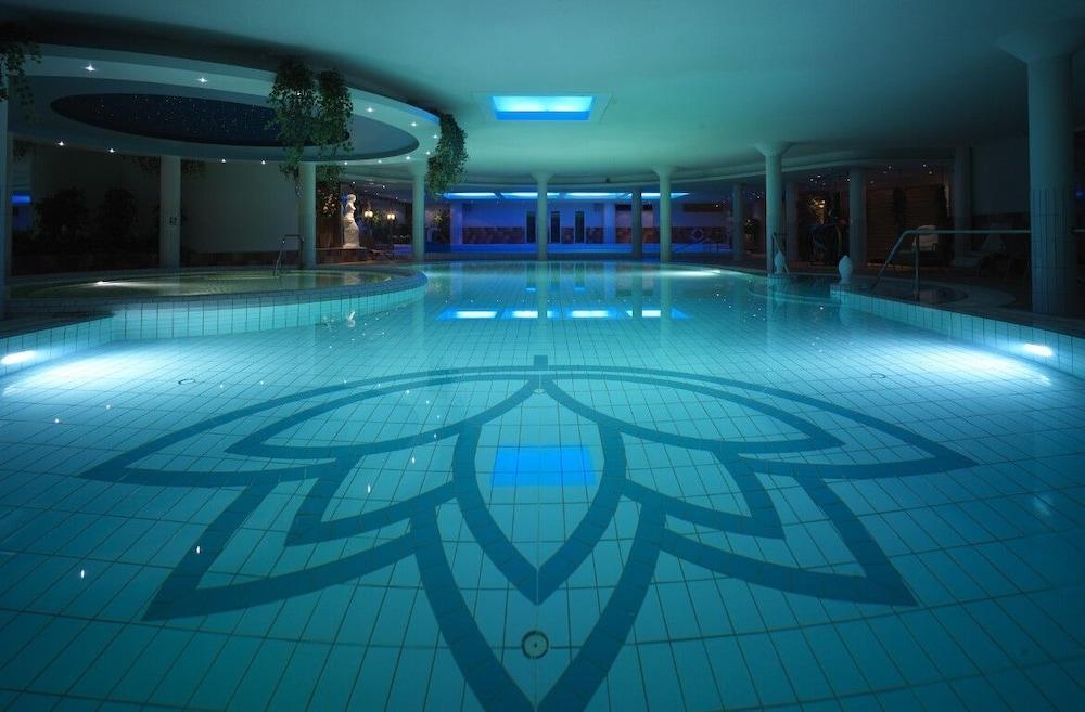swimming pool spa