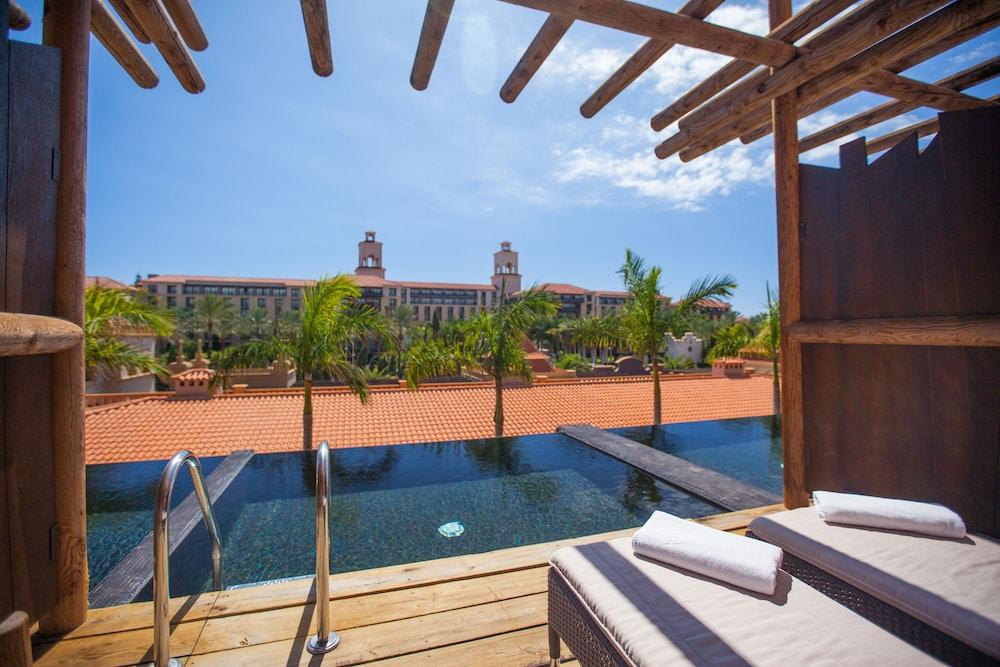 swimming pool spa