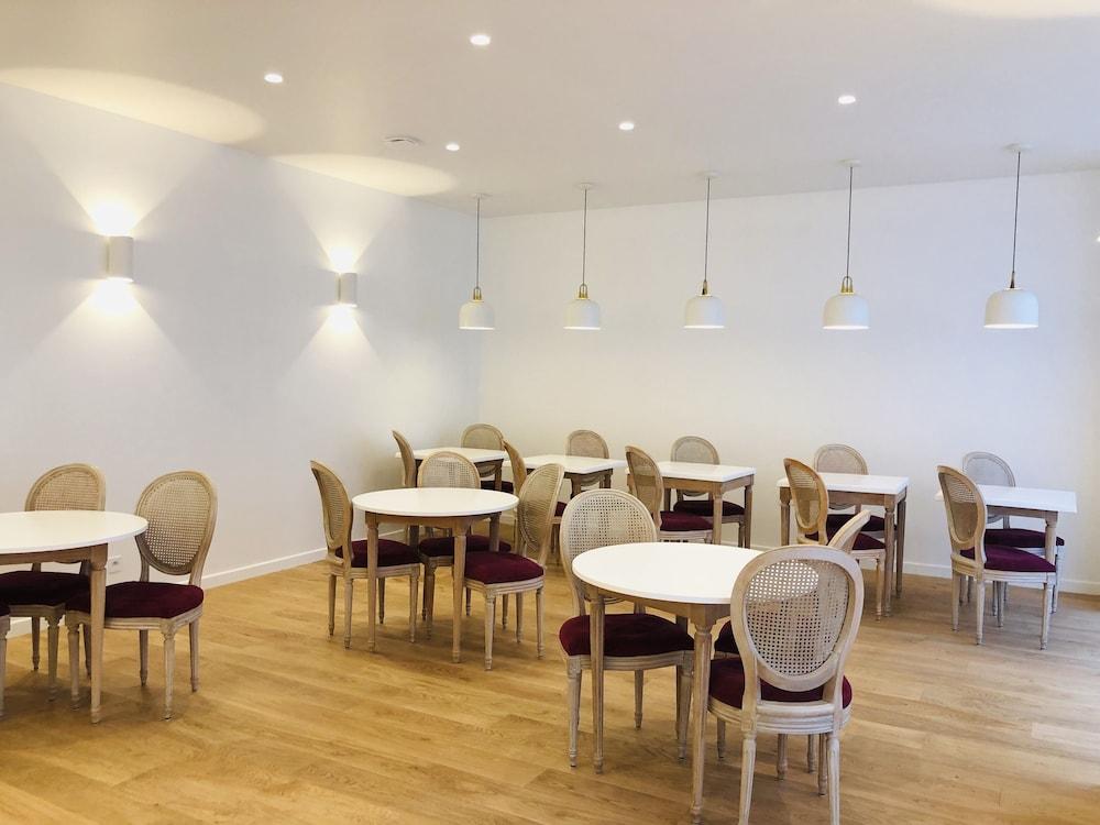 restaurant-cafeteria