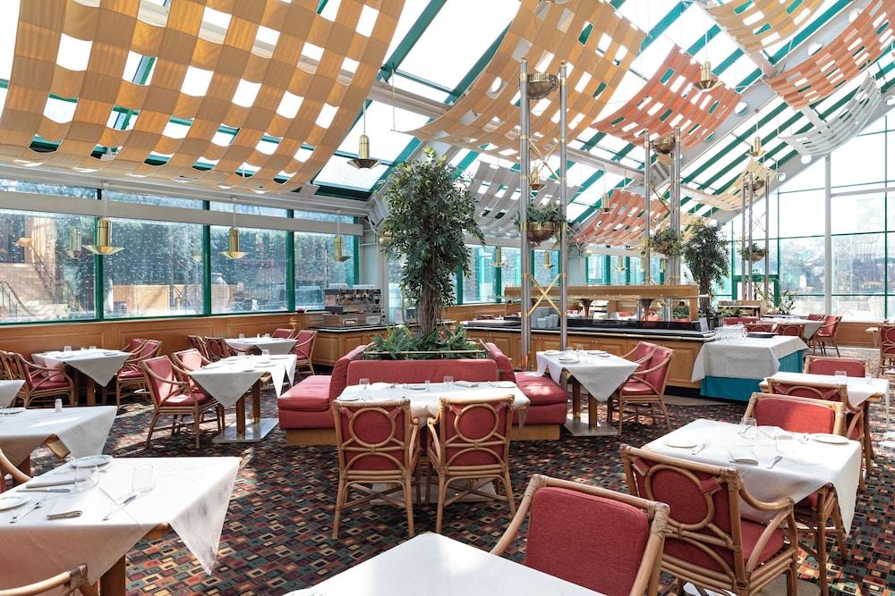 restaurant cafeteria