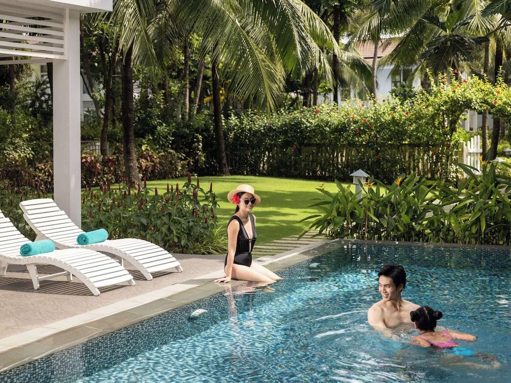 swimming pool spa