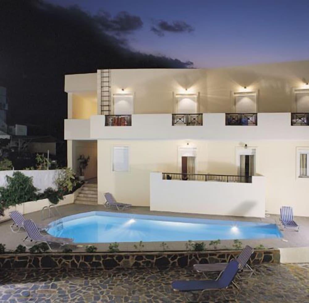 swimming pool spa