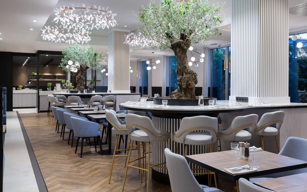 restaurant cafeteria