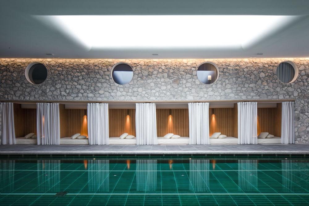 swimming pool spa