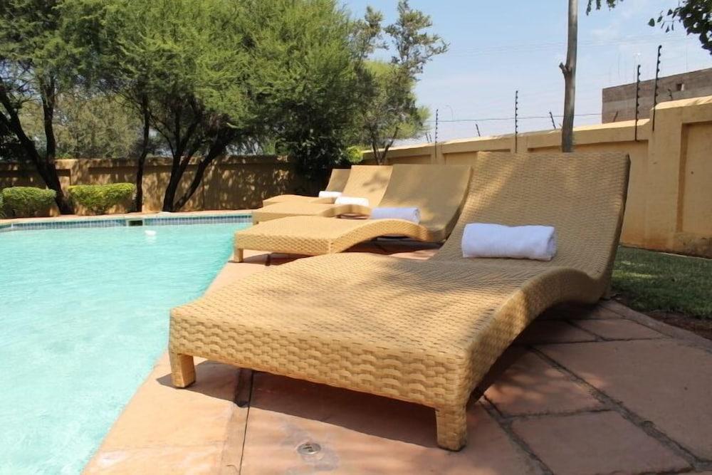swimming pool spa