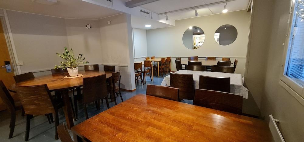 restaurant-cafeteria