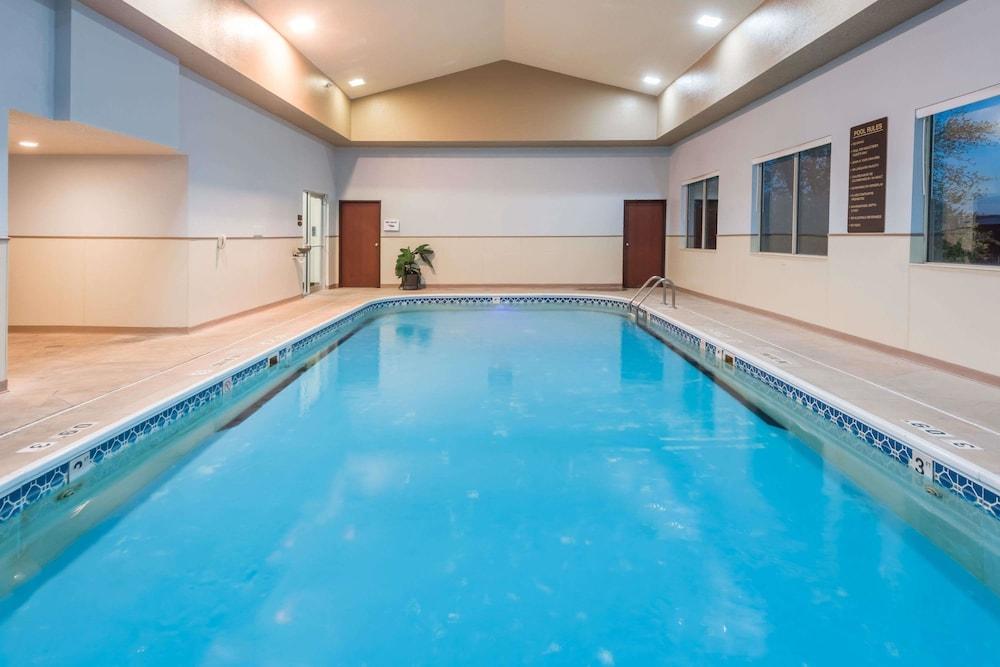 swimming pool spa
