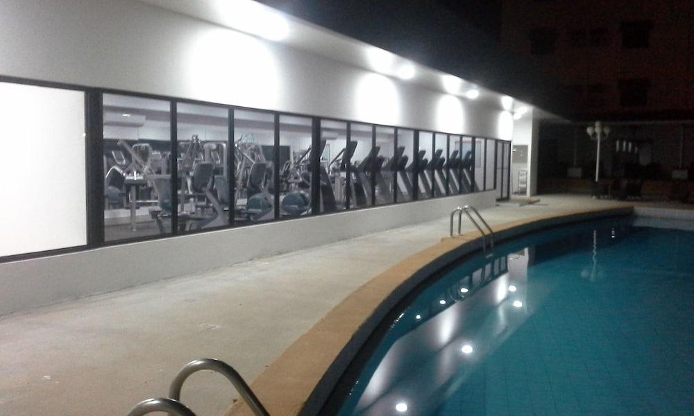 swimming pool spa