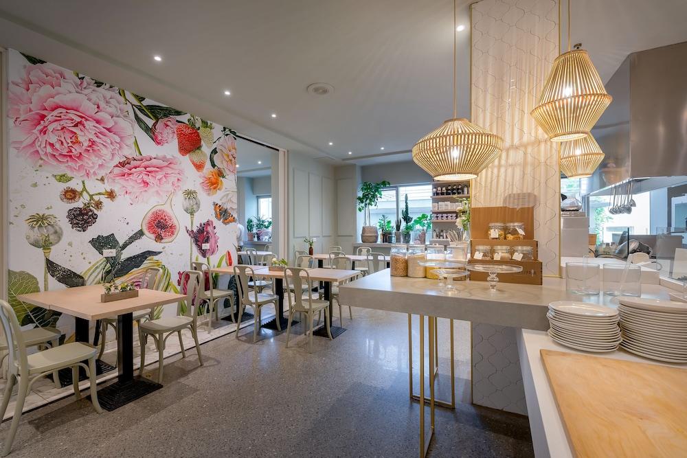 restaurant cafeteria