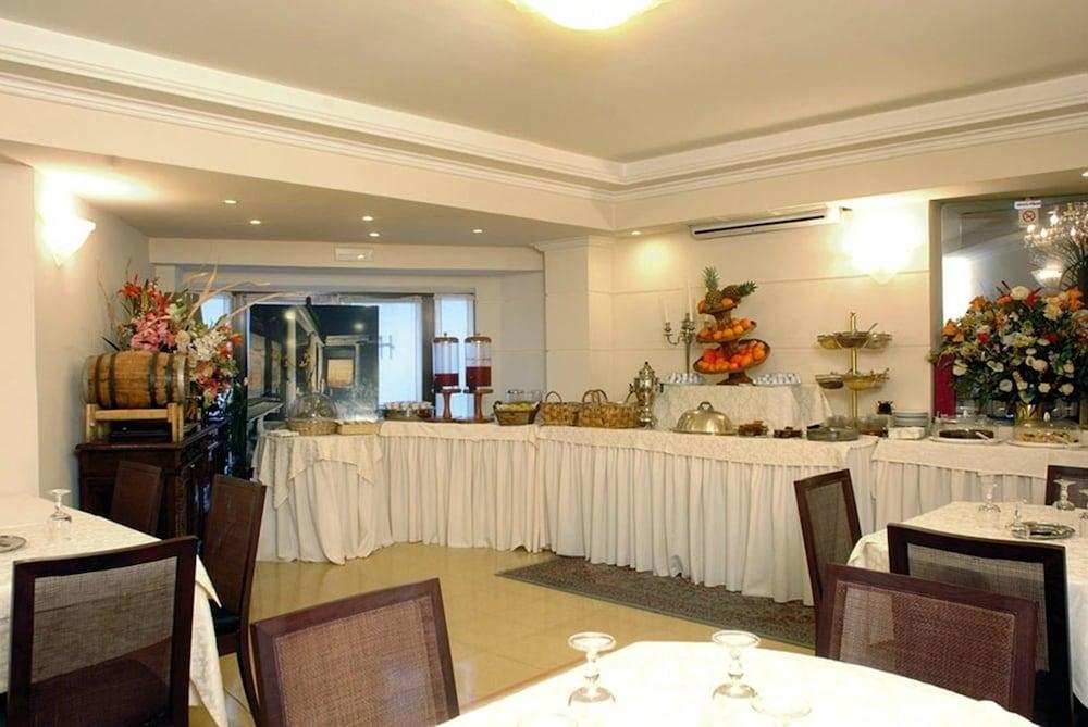 restaurant cafeteria