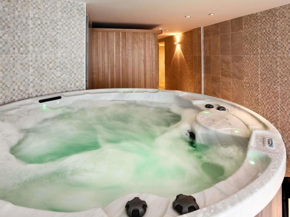 swimming pool spa