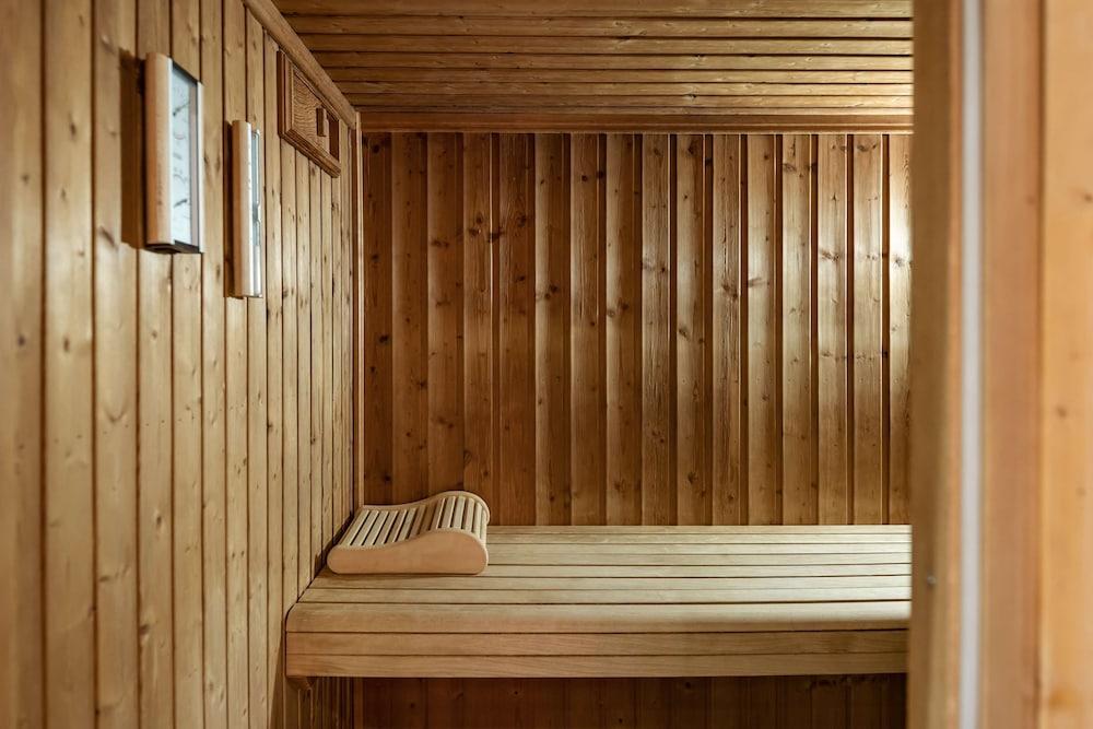 swimming pool spa