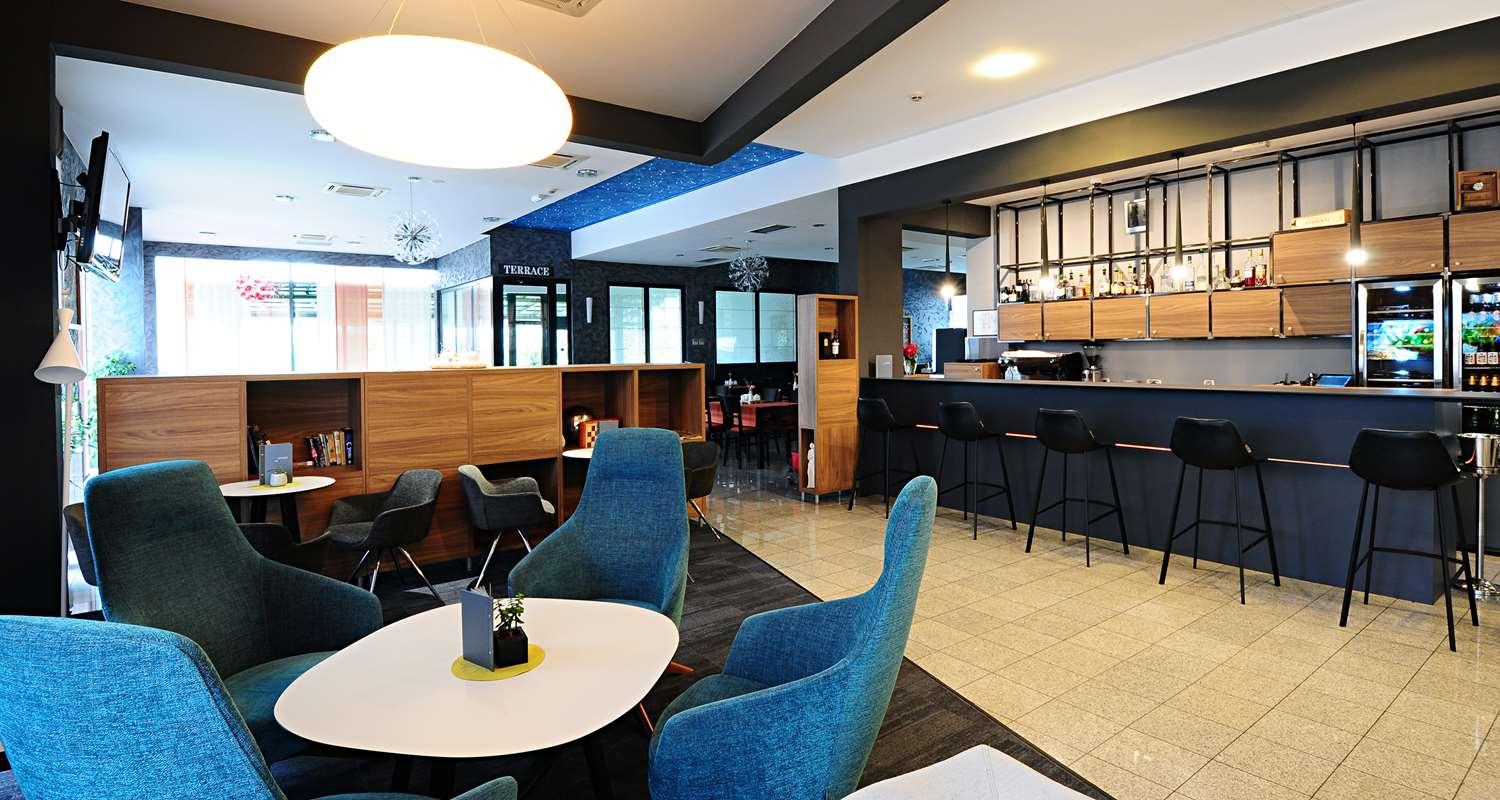 restaurant cafeteria