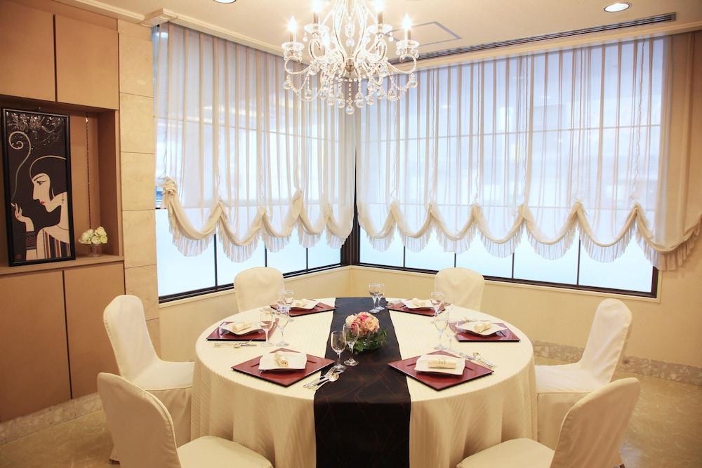 restaurant cafeteria