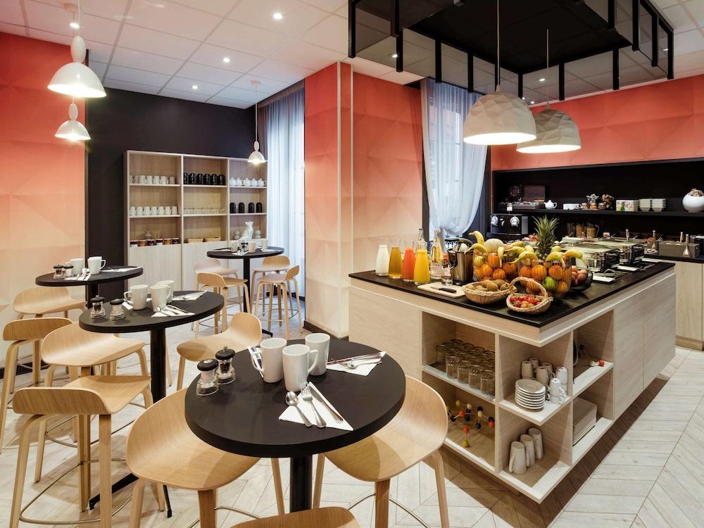 restaurant cafeteria