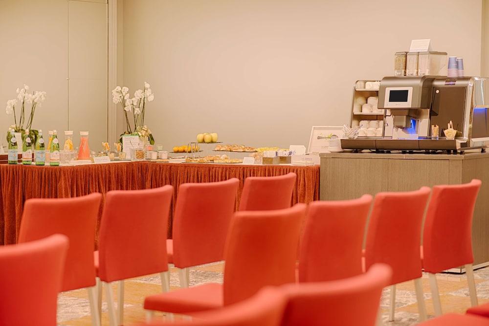 restaurant cafeteria