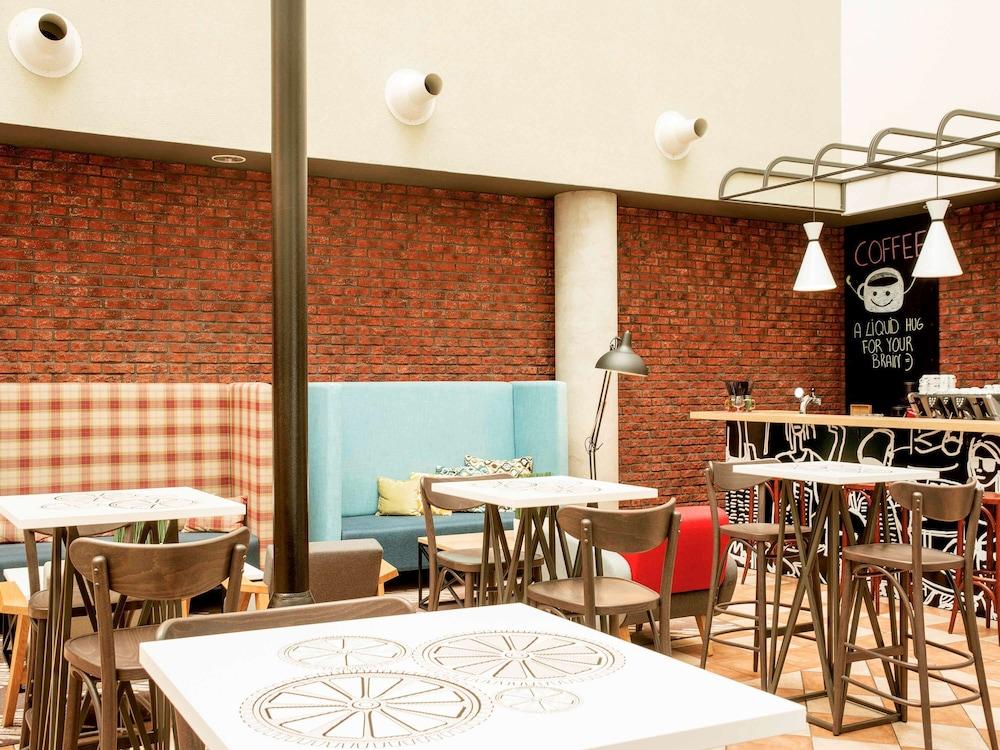 restaurant cafeteria