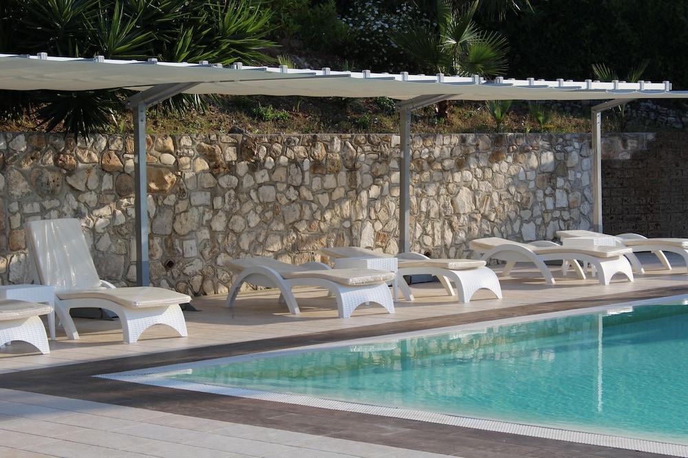 swimming pool spa