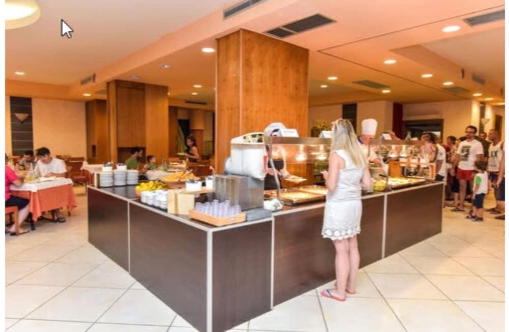 restaurant-cafeteria