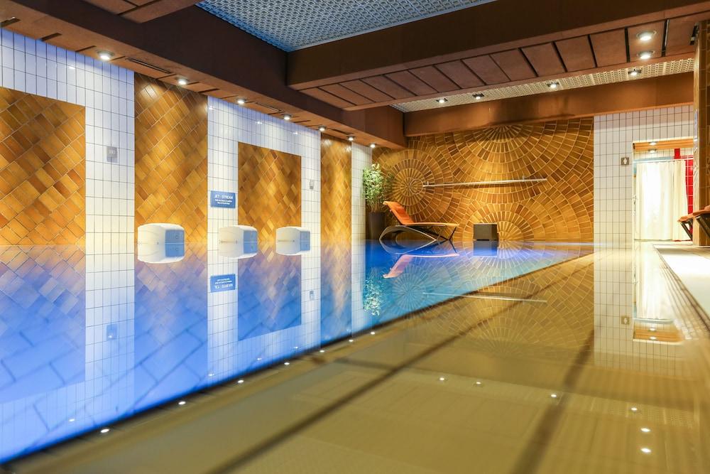 swimming pool spa