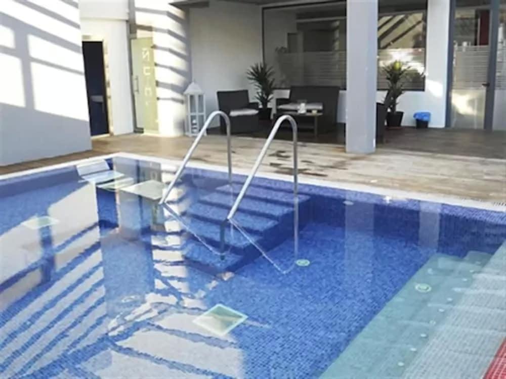 swimming pool spa