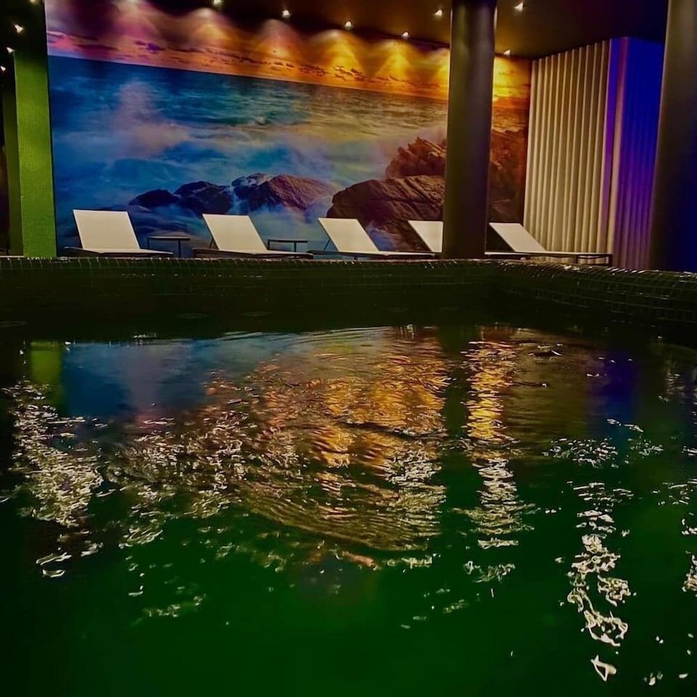 swimming pool spa