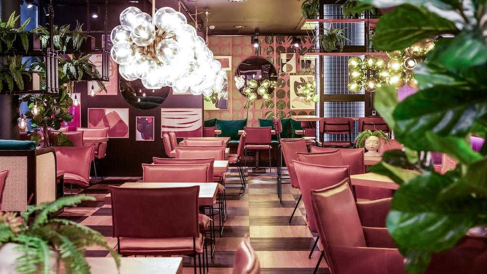 restaurant cafeteria