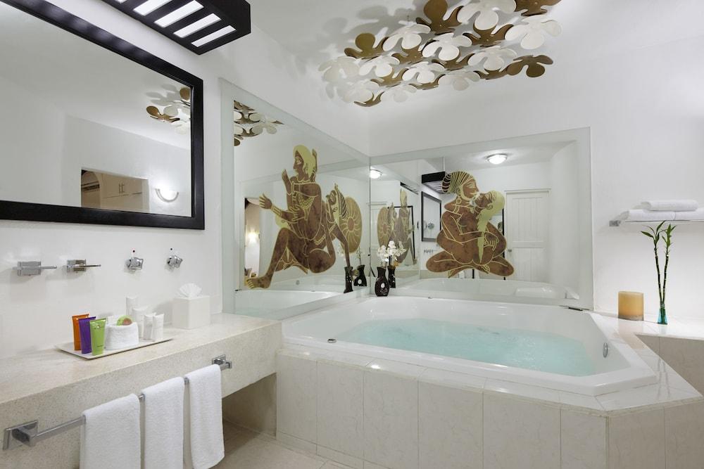swimming pool spa