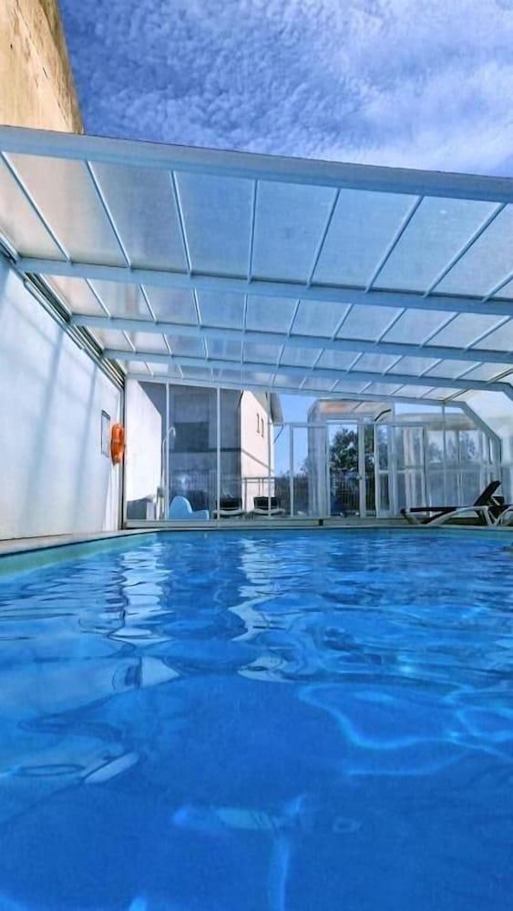 swimming pool spa