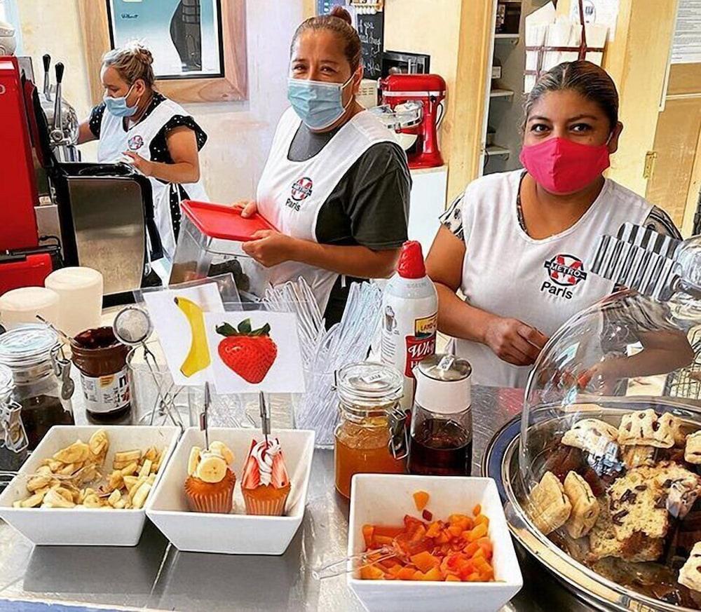 restaurant cafeteria