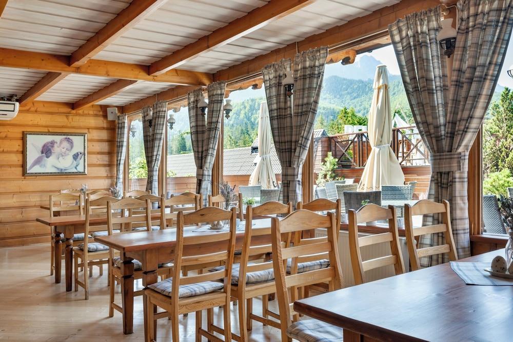restaurant cafeteria