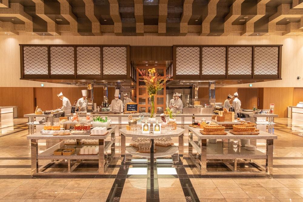restaurant cafeteria