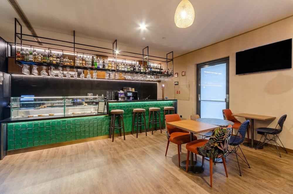 restaurant-cafeteria