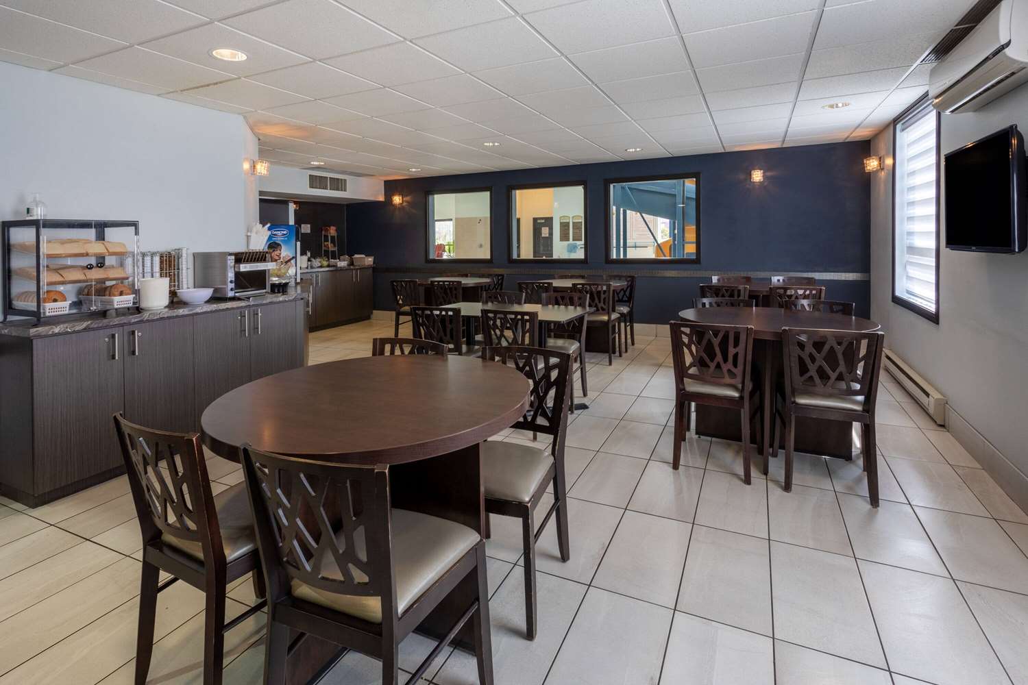 restaurant cafeteria