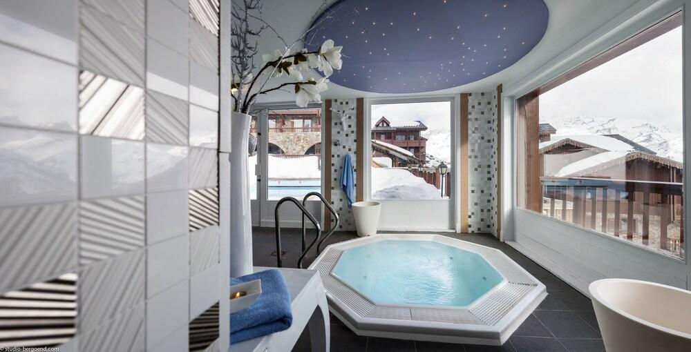swimming pool spa