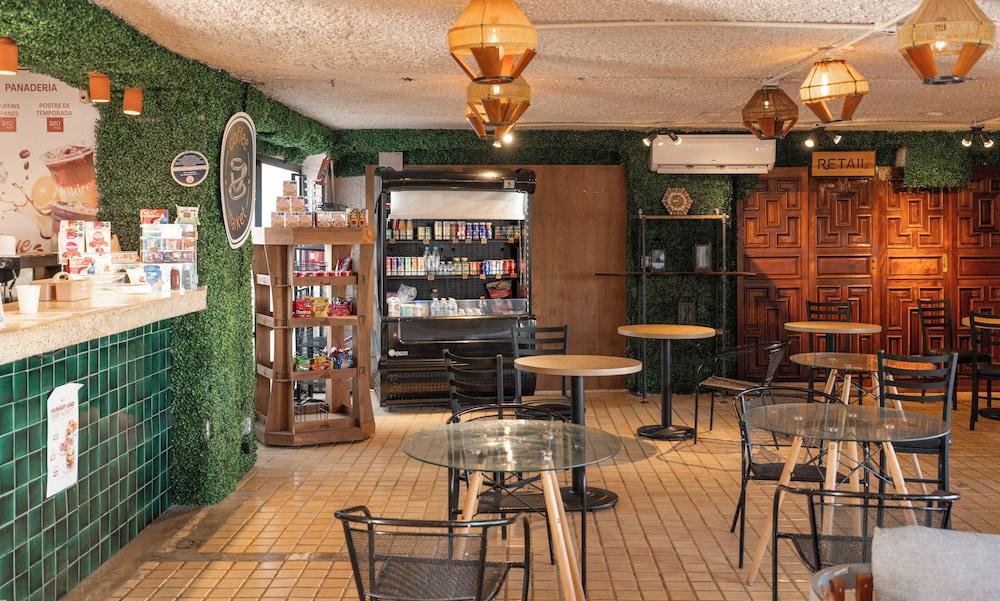 restaurant cafeteria