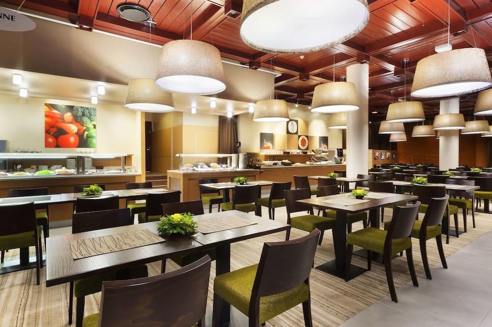 restaurant cafeteria