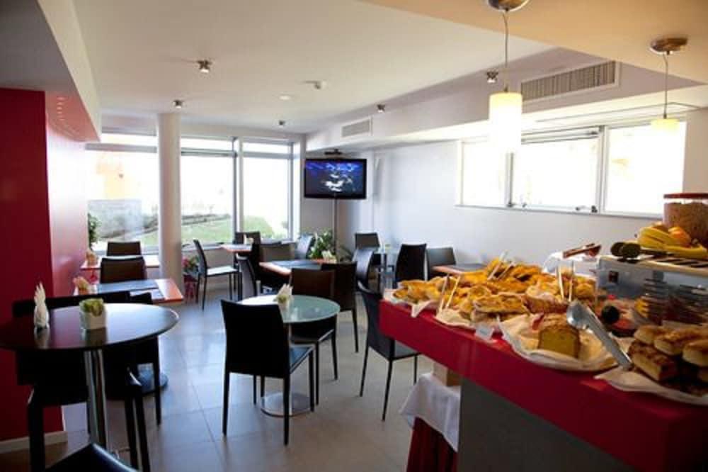 restaurant-cafeteria