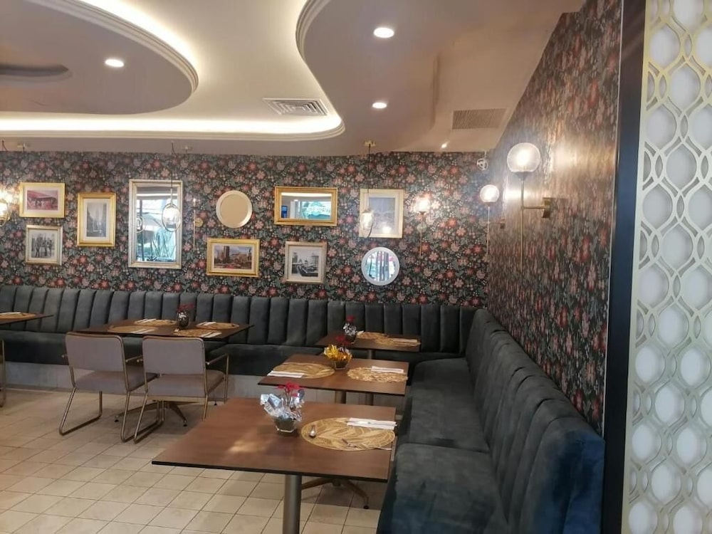 restaurant cafeteria